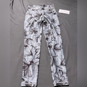 NWT Athleta Salutation Stash Pocket II Print 7/8 Leggings